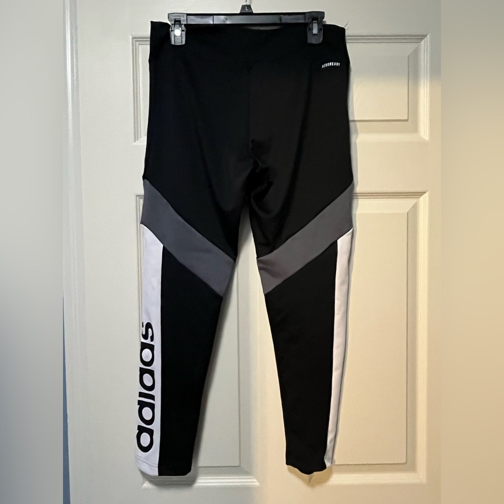 Adidas 3/4 leggings large